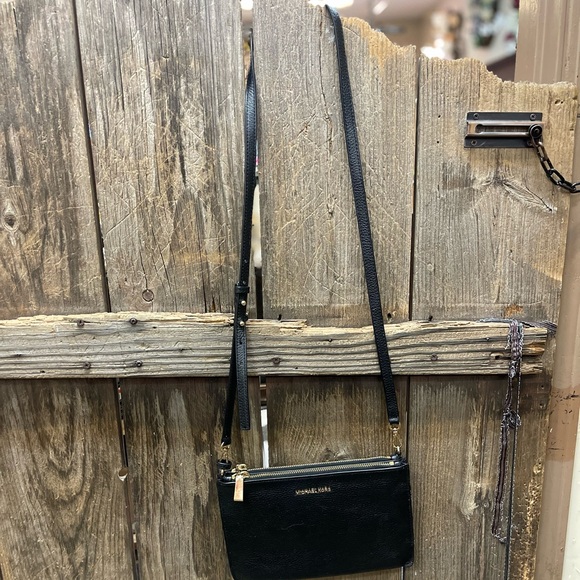 Michael Kors cross body - Picture 5 of 12